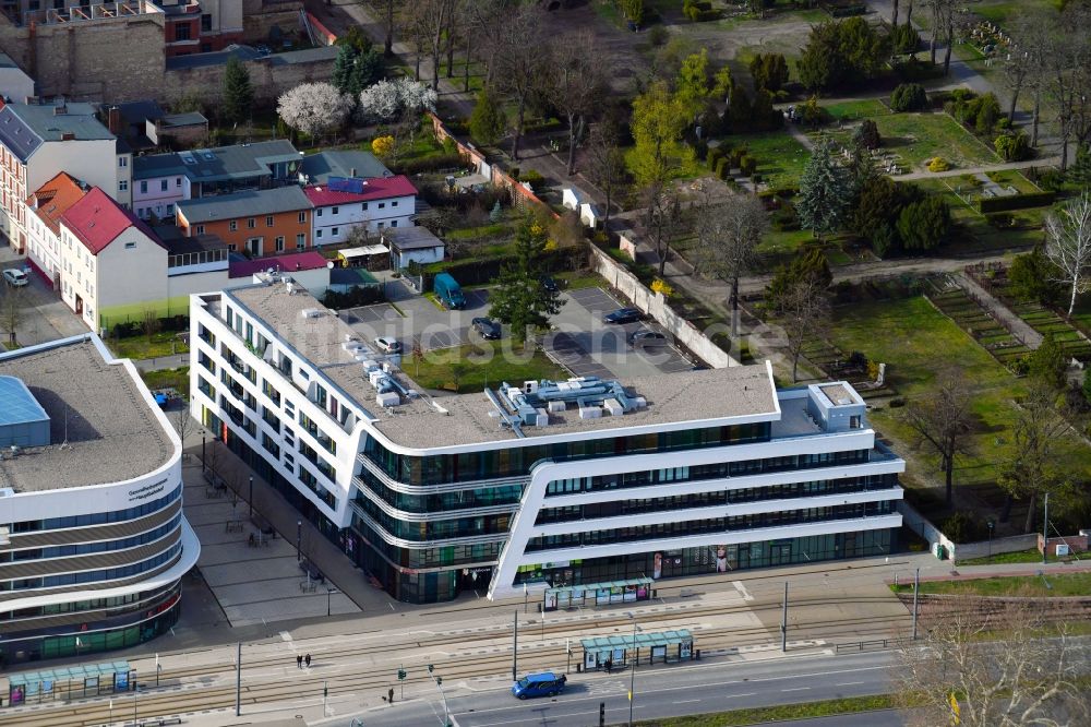 Brandenburg an der Havel von oben - Bürogebäude des Geschäftshauses an der Bahnhofspassage in Brandenburg an der Havel im Bundesland Brandenburg, Deutschland