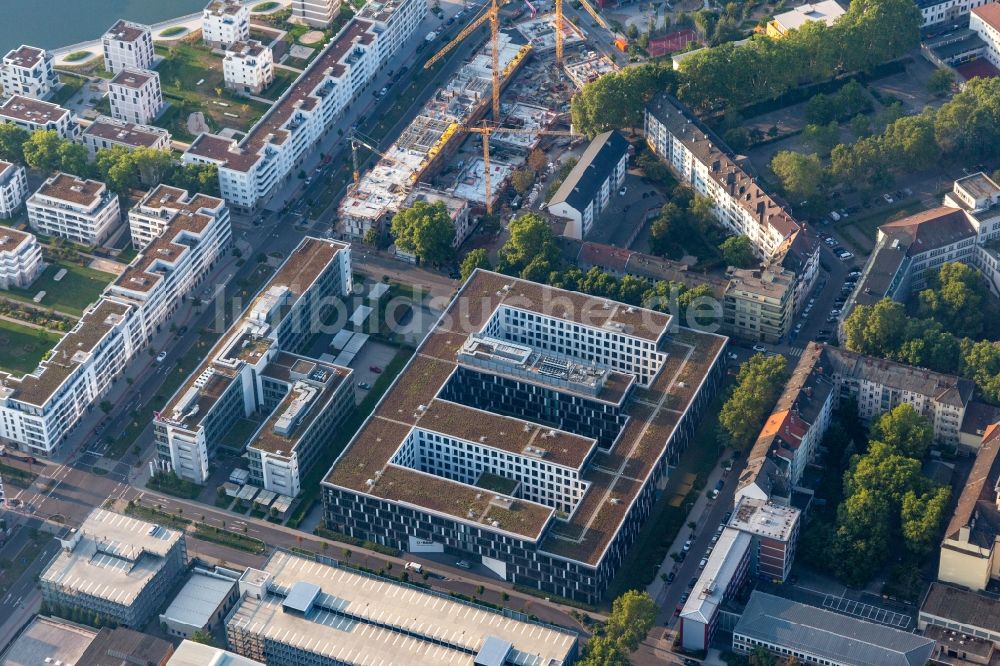 Ludwigshafen am Rhein aus der Vogelperspektive: Bürogebäude des Geschäftshauses von BASF Business Service in Ludwigshafen am Rhein im Bundesland Rheinland-Pfalz, Deutschland