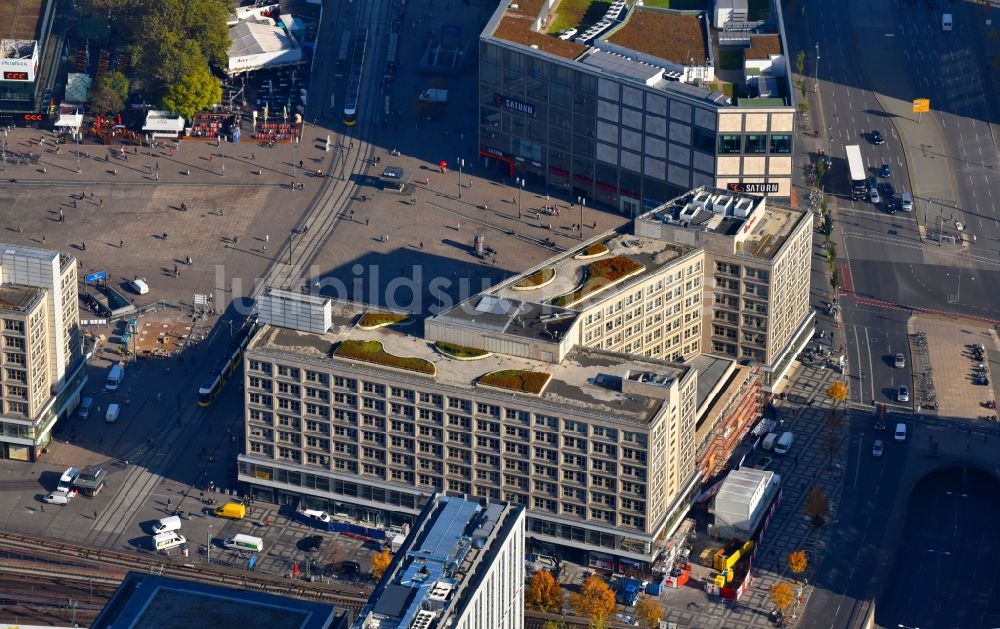 Berlin von oben - Bürogebäude des Geschäftshauses der Berliner Sparkasse / Landesbank Berlin AG am Alexanderplatz in Berlin, Deutschland