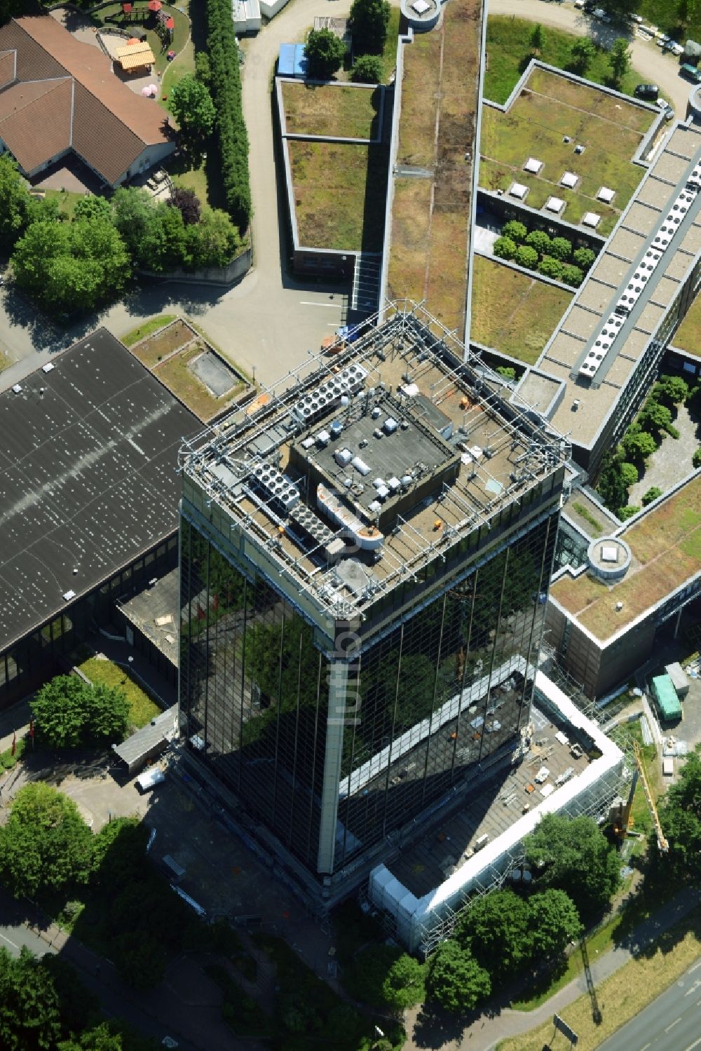 Bochum von oben - Bürogebäude des Geschäftshauses in Bochum im Bundesland Nordrhein-Westfalen