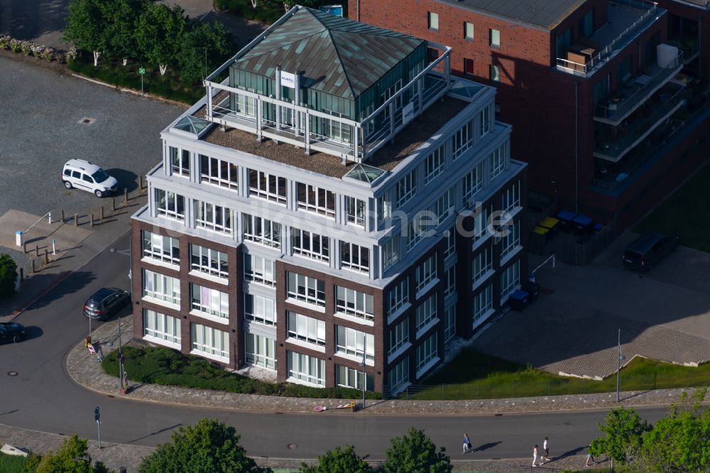 Bremerhaven von oben - Bürogebäude des Geschäftshauses in Bremerhaven im Bundesland Bremen, Deutschland