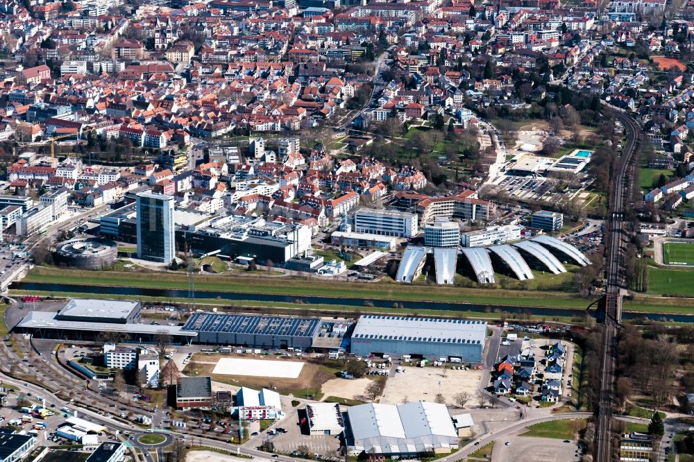 Luftbild Offenburg - Bürogebäude des Geschäftshauses Burda Medien in Offenburg im Bundesland Baden-Württemberg, Deutschland