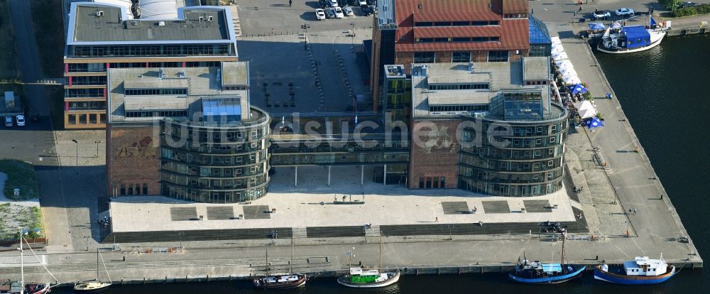 Luftbild Rostock - Bürogebäude des Geschäftshauses Businesscenter Stadthafen in Rostock im Bundesland Mecklenburg-Vorpommern, Deutschland