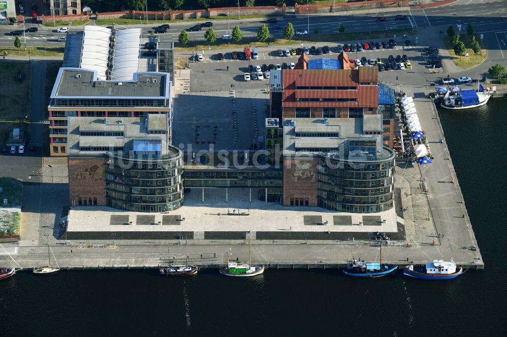 Luftaufnahme Rostock - Bürogebäude des Geschäftshauses Businesscenter Stadthafen in Rostock im Bundesland Mecklenburg-Vorpommern, Deutschland