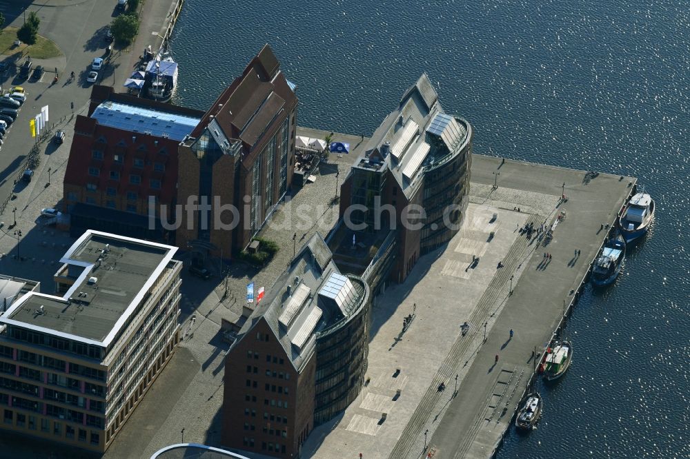 Luftaufnahme Rostock - Bürogebäude des Geschäftshauses Businesscenter Stadthafen in Rostock im Bundesland Mecklenburg-Vorpommern, Deutschland