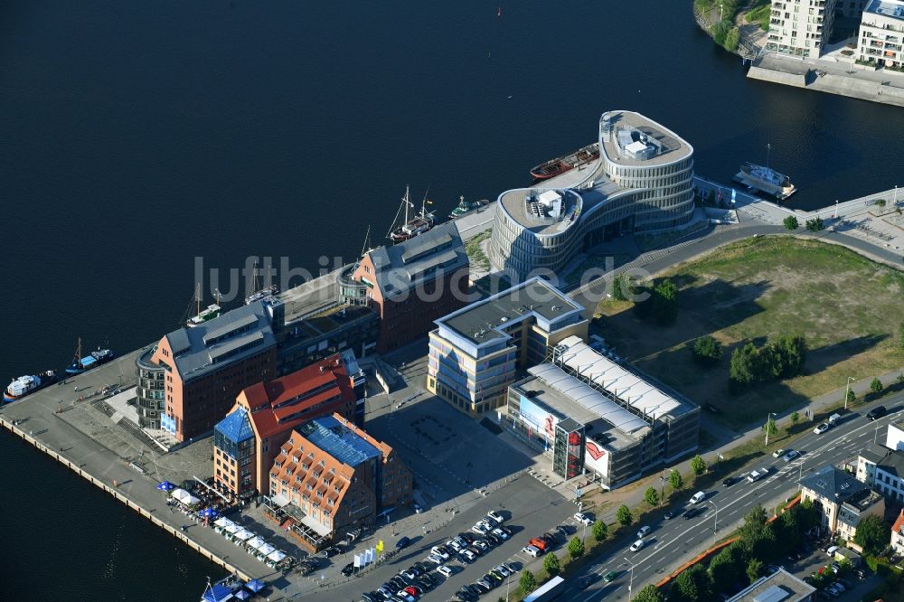 Luftbild Rostock - Bürogebäude des Geschäftshauses Businesscenter Stadthafen in Rostock im Bundesland Mecklenburg-Vorpommern, Deutschland