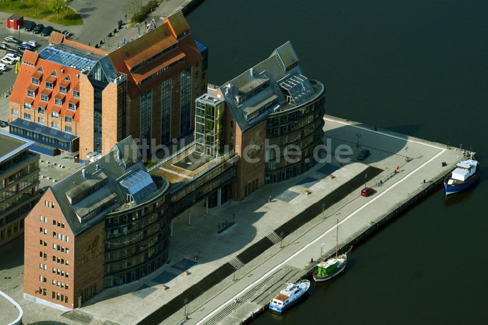 Luftaufnahme Rostock - Bürogebäude des Geschäftshauses Businesscenter Stadthafen in Rostock im Bundesland Mecklenburg-Vorpommern, Deutschland