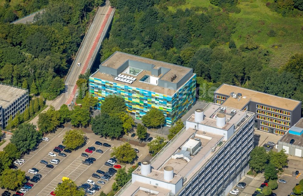 Bochum aus der Vogelperspektive: Bürogebäude des Geschäftshauses der contec Gesellschaft für Organisationsentwicklung mbH an der Universitätsstraße in Bochum im Bundesland Nordrhein-Westfalen, Deutschland