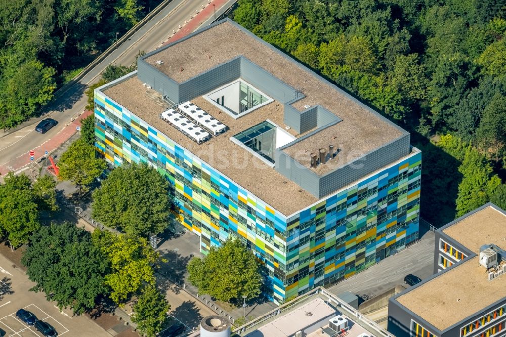 Luftbild Bochum - Bürogebäude des Geschäftshauses der contec Gesellschaft für Organisationsentwicklung mbH an der Universitätsstraße in Bochum im Bundesland Nordrhein-Westfalen, Deutschland