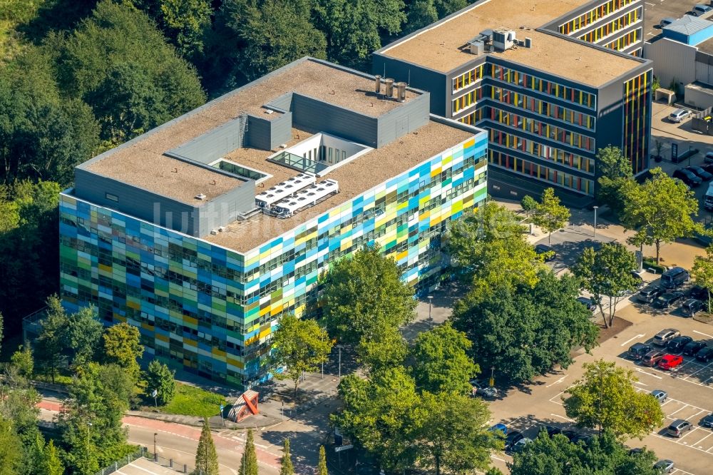 Luftaufnahme Bochum - Bürogebäude des Geschäftshauses der contec Gesellschaft für Organisationsentwicklung mbH an der Universitätsstraße in Bochum im Bundesland Nordrhein-Westfalen, Deutschland