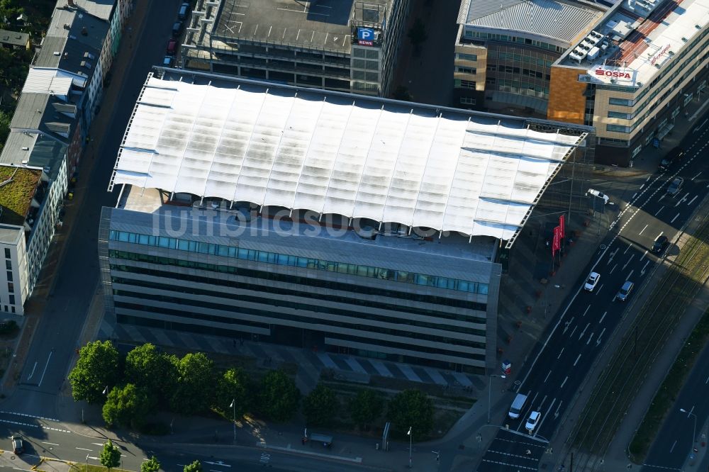 Luftaufnahme Rostock - Bürogebäude des Geschäftshauses am Deutsche-Med-Platz in Rostock im Bundesland Mecklenburg-Vorpommern, Deutschland