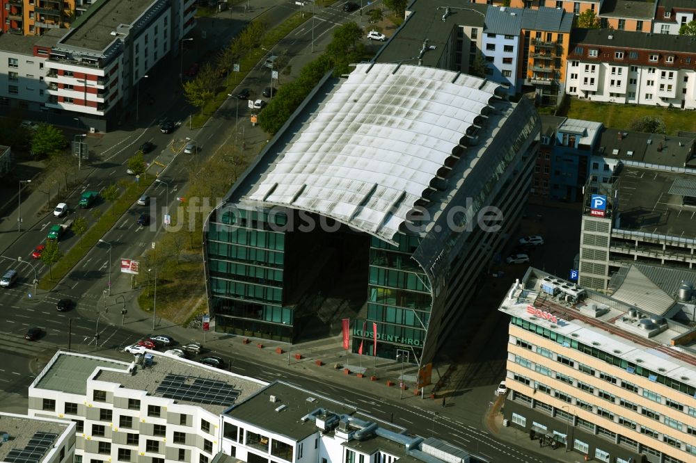 Luftbild Rostock - Bürogebäude eines Geschäftshauses am Deutsche-Med-Platz in Rostock im Bundesland Mecklenburg-Vorpommern, Deutschland