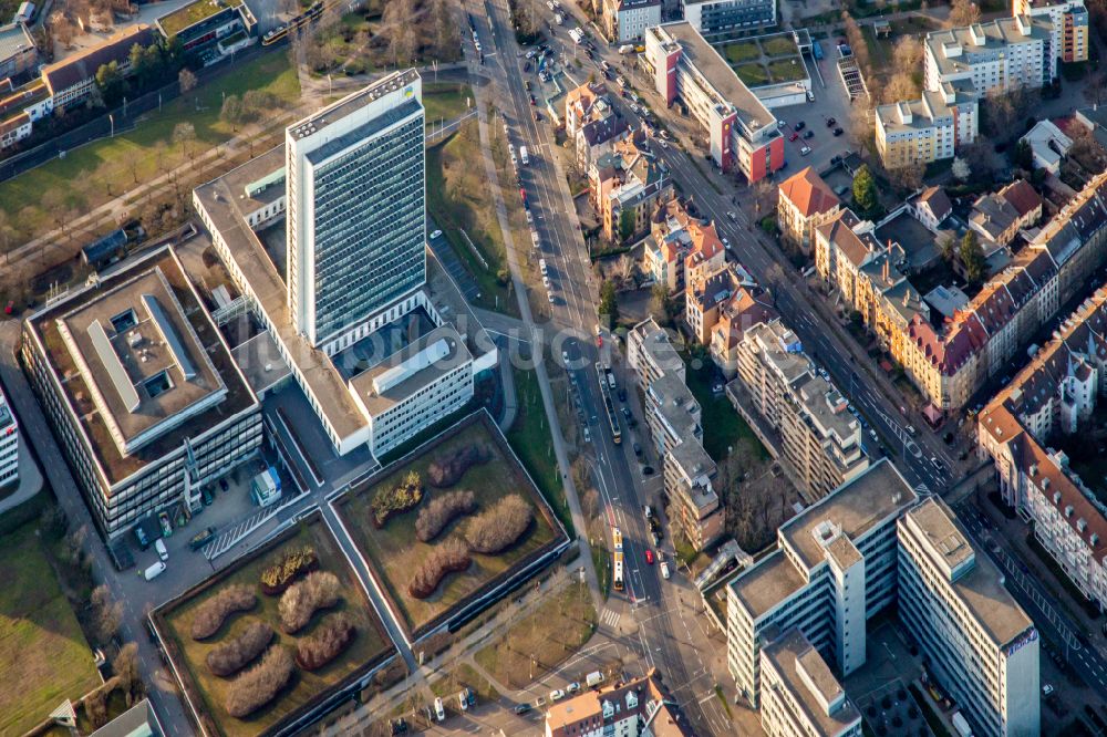 Karlsruhe von oben - Bürogebäude des Geschäftshauses Deutsche Rentenversicherung Baden-Württemberg in Karlsruhe im Bundesland Baden-Württemberg