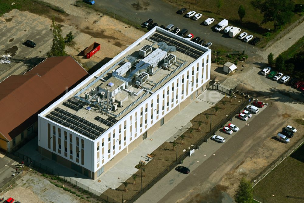 Dresden von oben - Bürogebäude des Geschäftshauses in Dresden im Bundesland Sachsen, Deutschland