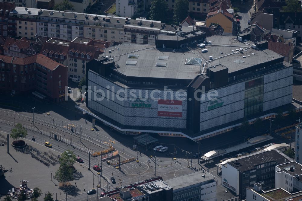 Braunschweig von oben - Bürogebäude des Geschäftshauses des ehemaligen Galeria Kaufhof in Braunschweig im Bundesland Niedersachsen, Deutschland