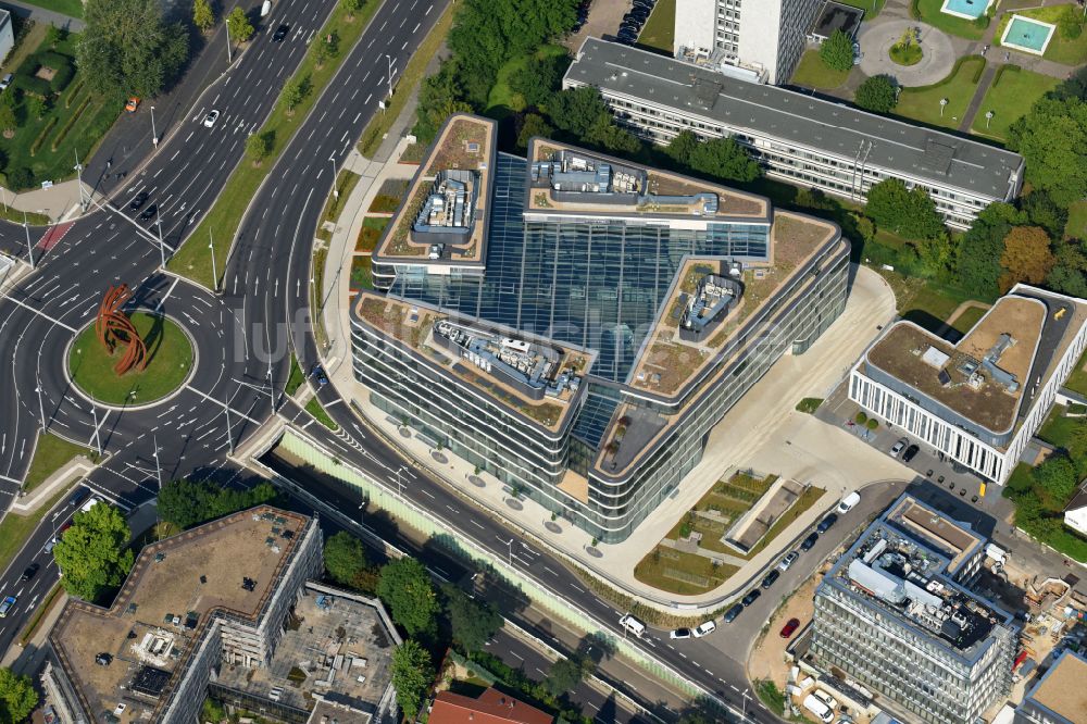 Bonn aus der Vogelperspektive: Bürogebäude des Geschäftshauses FGS Campus im Ortsteil Zentrum in Bonn im Bundesland Nordrhein-Westfalen, Deutschland