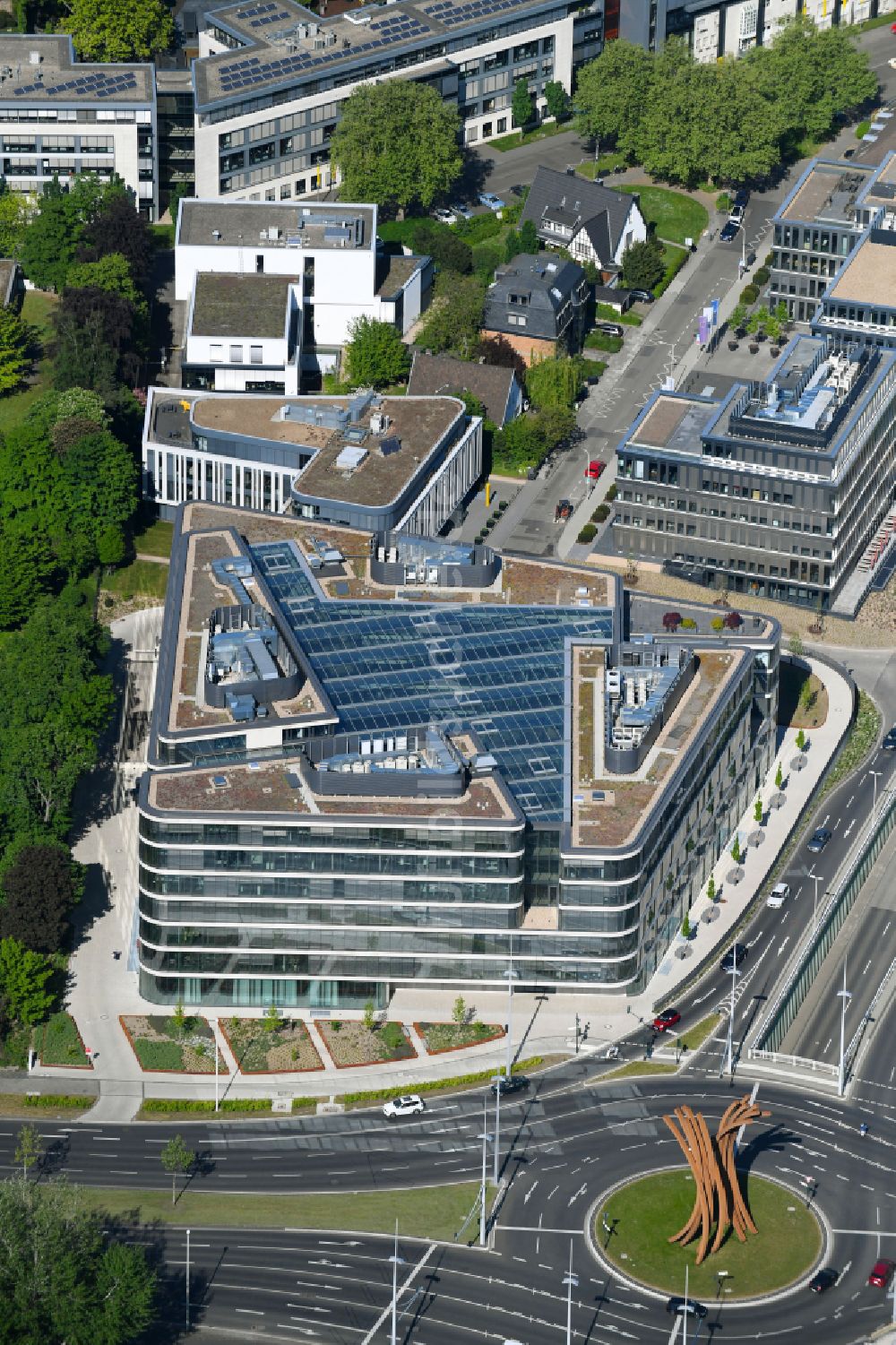 Bonn von oben - Bürogebäude des Geschäftshauses FGS Campus im Ortsteil Zentrum in Bonn im Bundesland Nordrhein-Westfalen, Deutschland