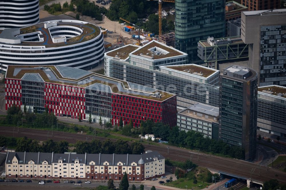 Düsseldorf von oben - Bürogebäude des Geschäftshauses FLOAT zwischen Franzsiusstraße und Holzstraße in Düsseldorf im Bundesland Nordrhein-Westfalen, Deutschland