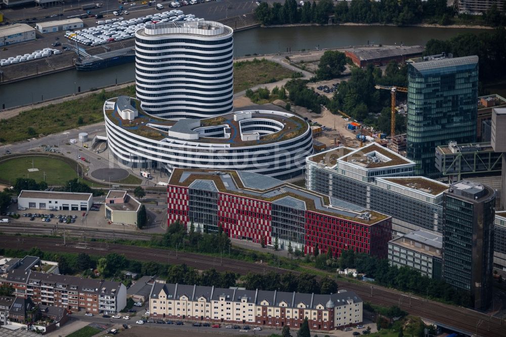 Düsseldorf aus der Vogelperspektive: Bürogebäude des Geschäftshauses FLOAT zwischen Franzsiusstraße und Holzstraße in Düsseldorf im Bundesland Nordrhein-Westfalen, Deutschland