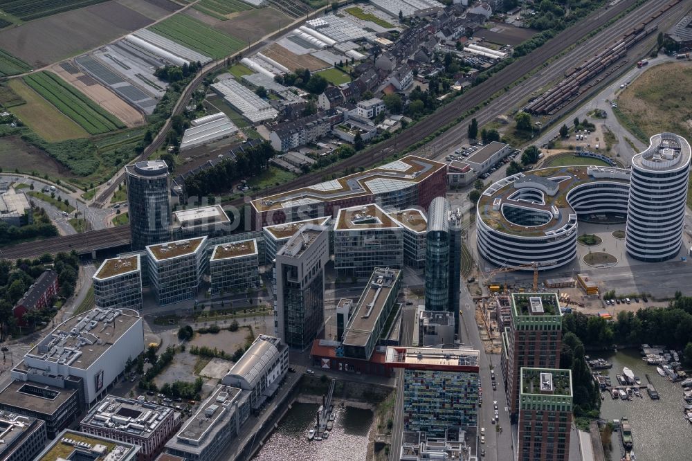 Düsseldorf von oben - Bürogebäude des Geschäftshauses FLOAT zwischen Franzsiusstraße und Holzstraße in Düsseldorf im Bundesland Nordrhein-Westfalen, Deutschland