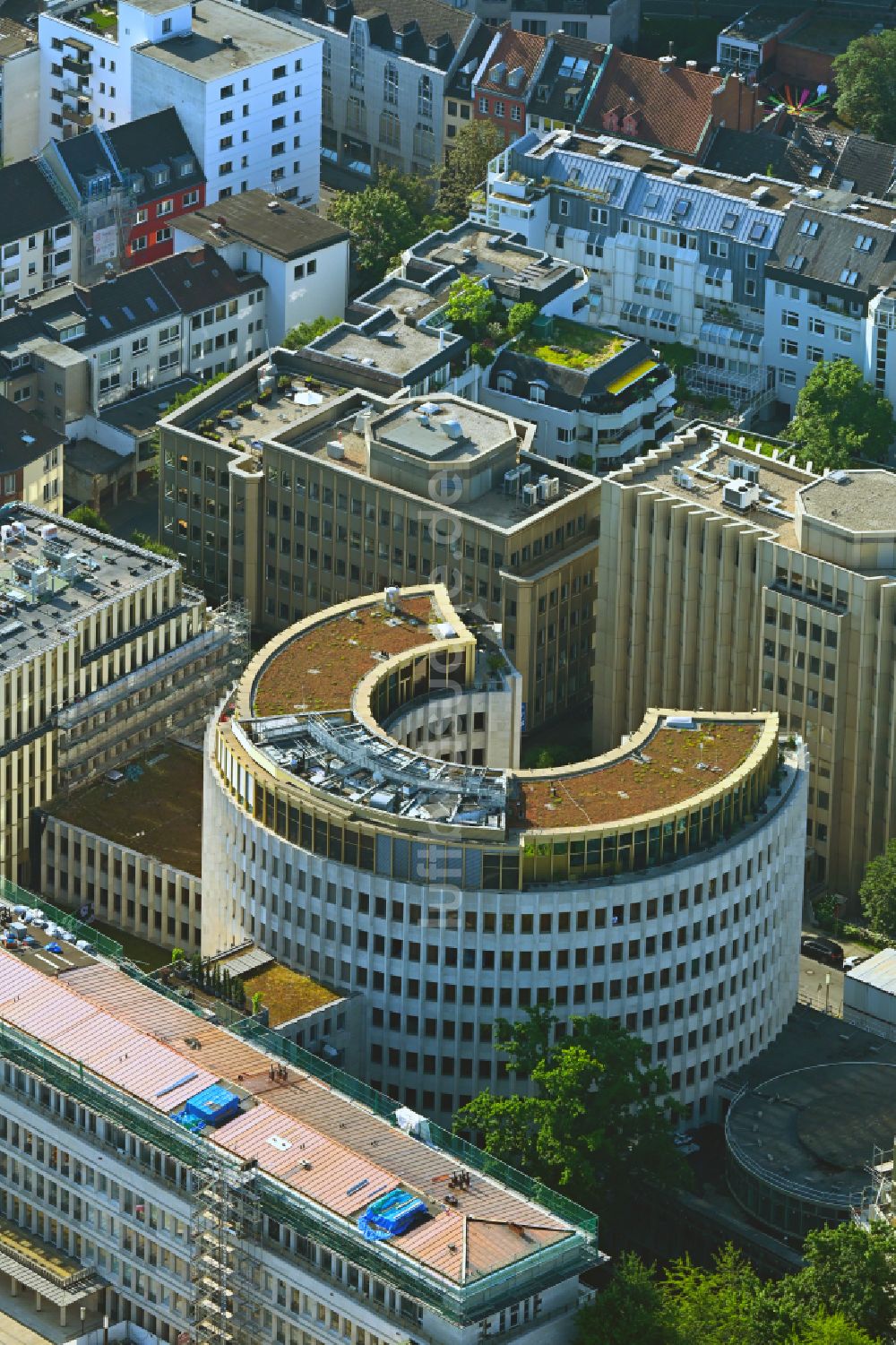 Köln von oben - Bürogebäude des Geschäftshauses Gerling Quartier in Köln im Bundesland Nordrhein-Westfalen, Deutschland