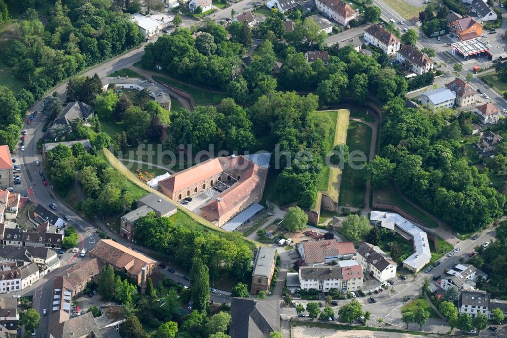 Luftaufnahme Germersheim - Bürogebäude des Geschäftshauses an der Glacisstraße in Germersheim im Bundesland Rheinland-Pfalz, Deutschland