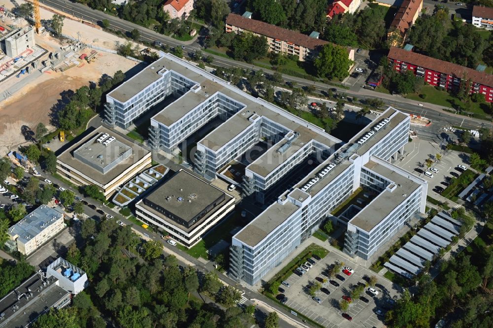 Luftaufnahme Erlangen - Bürogebäude des Geschäftshauses an der Günther-Scharowsky-Straße in Erlangen im Bundesland Bayern, Deutschland