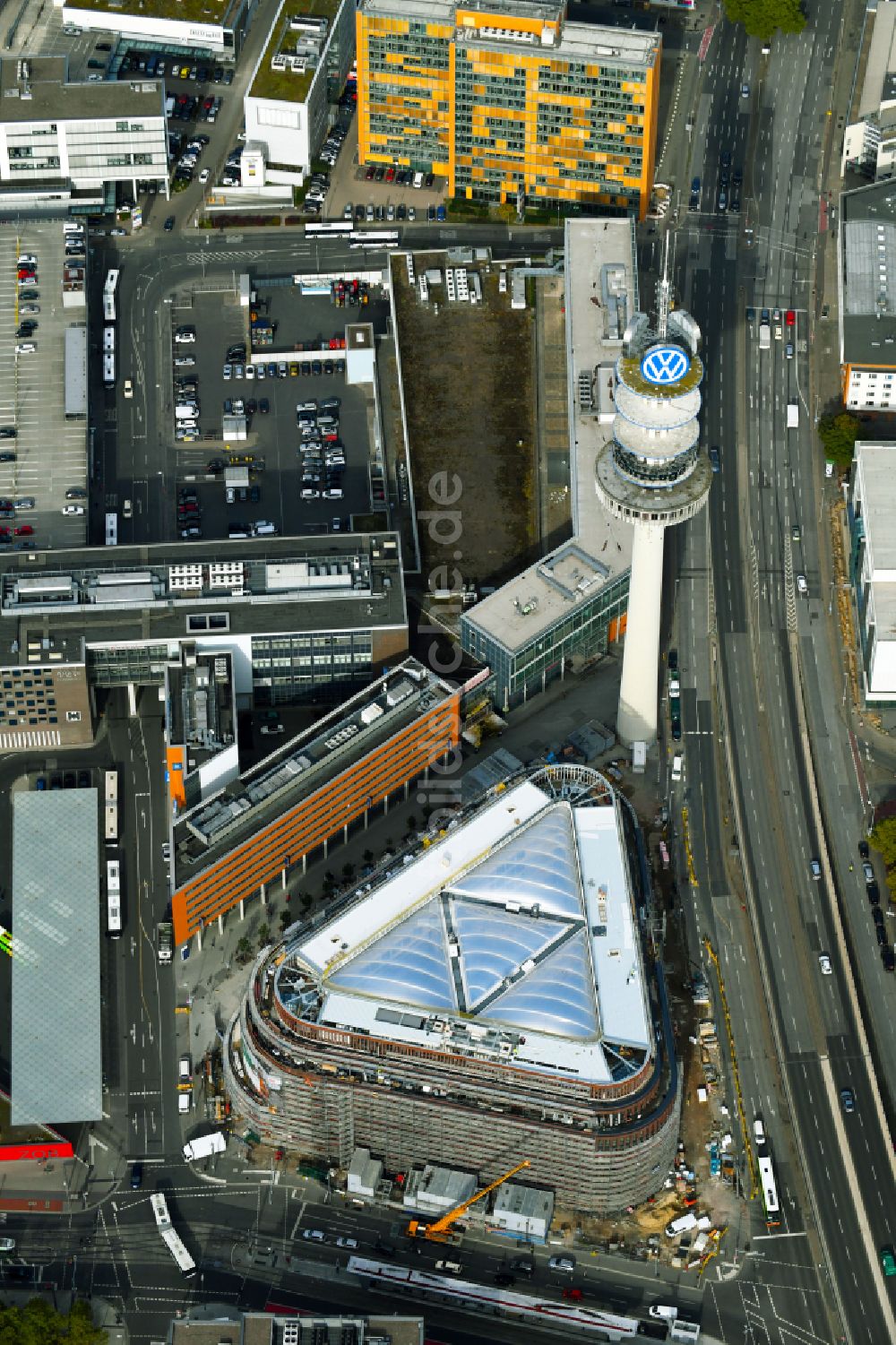 Hannover von oben - Bürogebäude des Geschäftshauses Hauptsitz der Deutschen Bahn in Hannover im Bundesland Niedersachsen, Deutschland