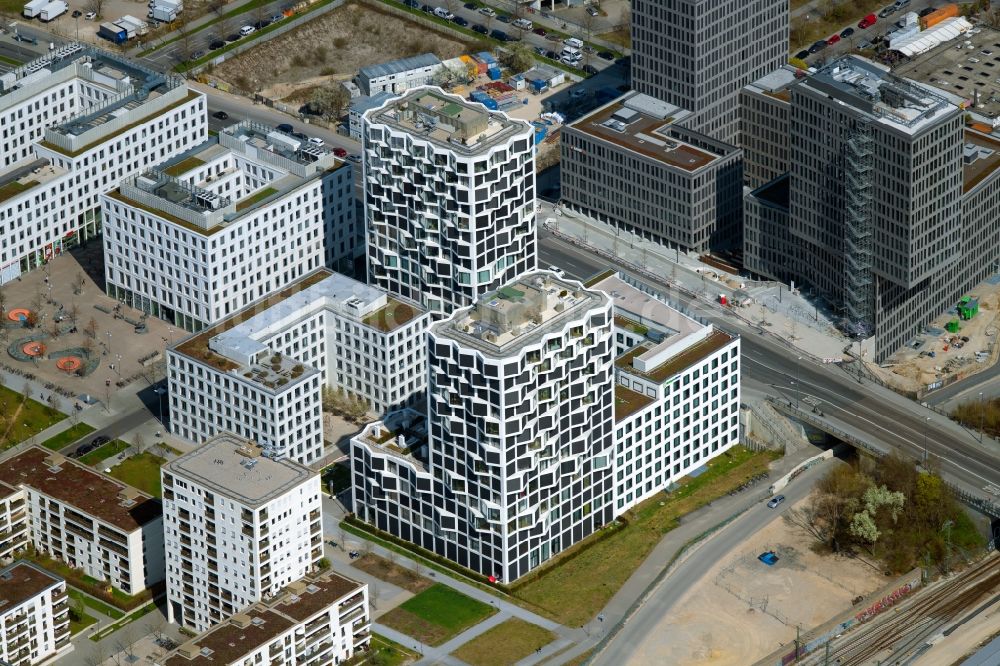 Luftbild München - Bürogebäude des Geschäftshauses Hirschgarten Forum an der Friedenheimer Brücke im Ortsteil Neuhausen-Nymphenburg in München im Bundesland Bayern, Deutschland