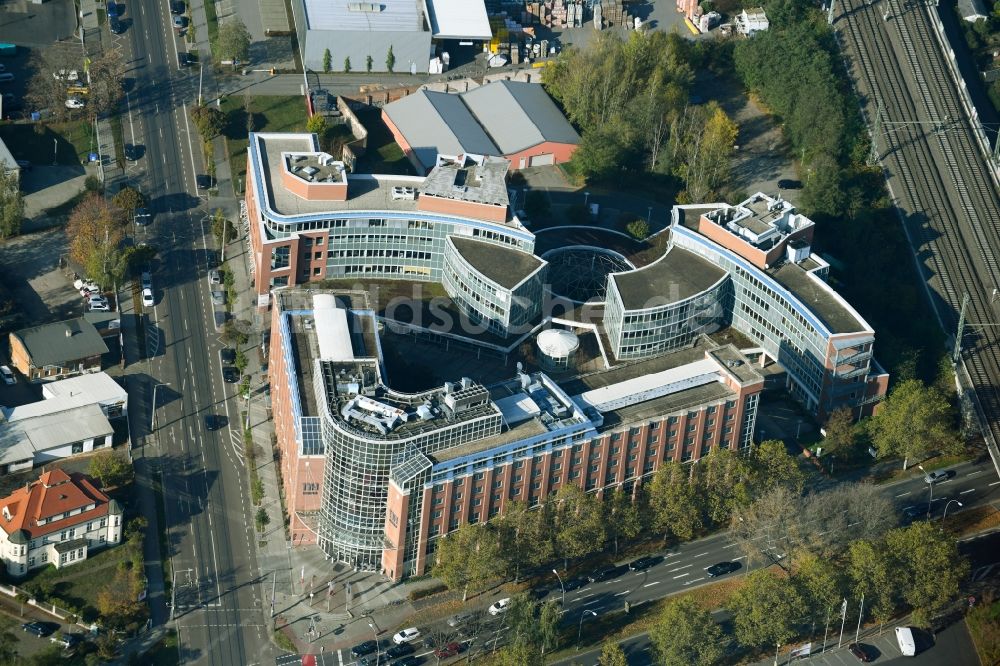 Dresden von oben - Bürogebäude des Geschäftshauses und das Hotel NH Dresden Neustadt in Dresden im Bundesland Sachsen, Deutschland