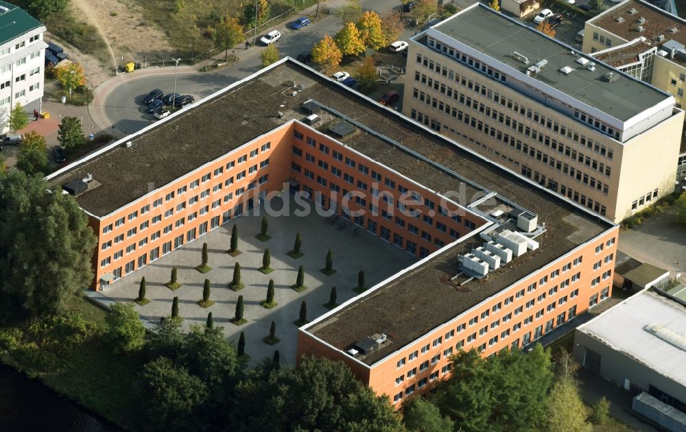 Teltow aus der Vogelperspektive: Bürogebäude des Geschäftshauses Kontorhof an der Oderstraße in Teltow im Bundesland Brandenburg