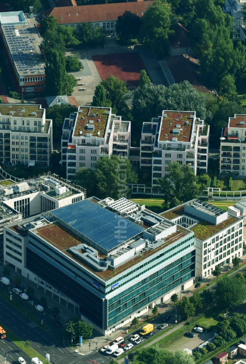 Luftaufnahme Berlin - Bürogebäude des Geschäftshauses der KPMG AG Wirtschaftsprüfungsgesellschaft an der Klingelhöferstraße in Berlin, Deutschland