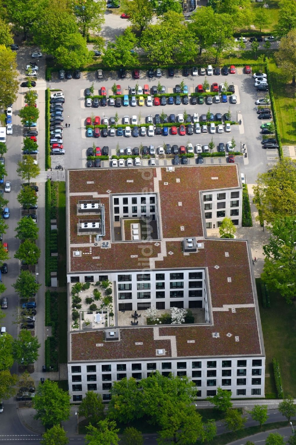 Potsdam von oben - Bürogebäude des Geschäftshauses der Landesärztekammer Brandenburg an der Pappelallee in Potsdam im Bundesland Brandenburg, Deutschland