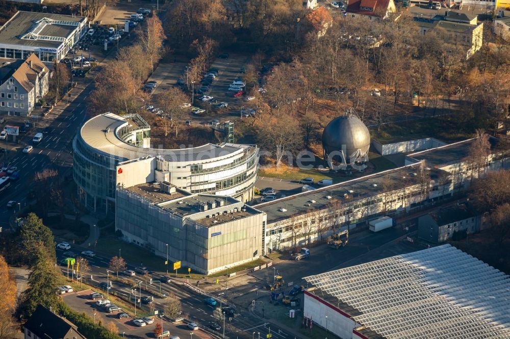 Luftaufnahme Lüdenscheid - Bürogebäude des Geschäftshauses an der Lennestraße in Lüdenscheid im Bundesland Nordrhein-Westfalen, Deutschland