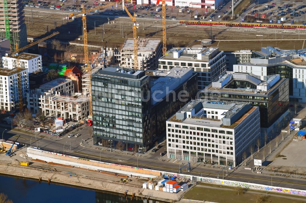 Luftaufnahme Berlin - Bürogebäude des Geschäftshauses M_EINS an der Mühlenstraße - Edith-Kiss-Straße in Berlin, Deutschland