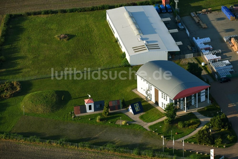 Biederitz aus der Vogelperspektive: Bürogebäude des Geschäftshauses der Melle Dachbaustoffe GmbH an der Woltersdorfer Straße in Biederitz im Bundesland Sachsen-Anhalt, Deutschland