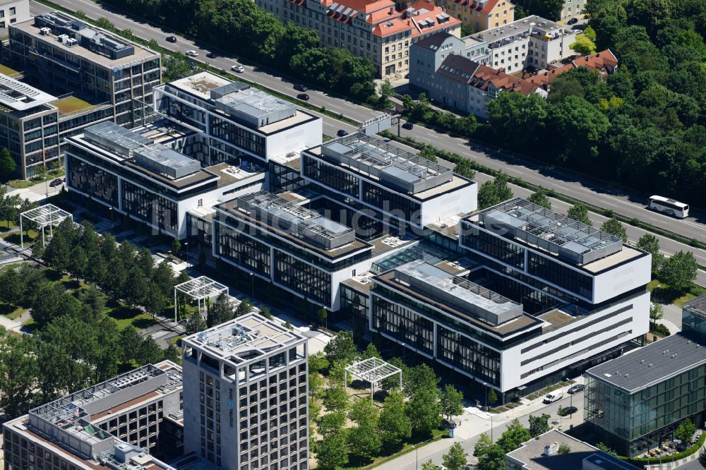 München aus der Vogelperspektive: Bürogebäude des Geschäftshauses der Microsoft Deutschland GmbH in München im Bundesland Bayern, Deutschland