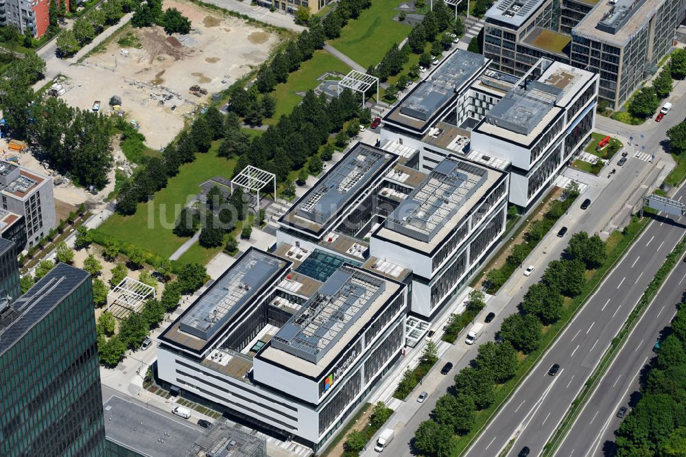 Luftbild München - Bürogebäude des Geschäftshauses der Microsoft Deutschland GmbH in München im Bundesland Bayern, Deutschland