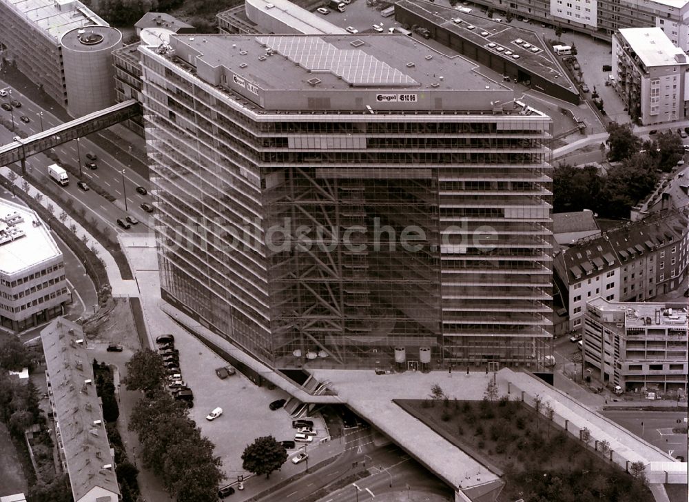 Düsseldorf aus der Vogelperspektive: Bürogebäude des Geschäftshauses Ministerium für Verkehr am Stadttor in Düsseldorf im Bundesland Nordrhein-Westfalen, Deutschland