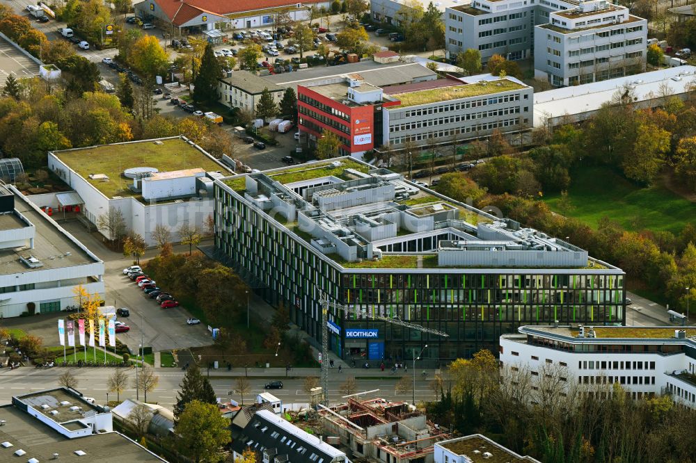 München aus der Vogelperspektive: Bürogebäude des Geschäftshauses Mona im Ortsteil Moosach in München im Bundesland Bayern, Deutschland