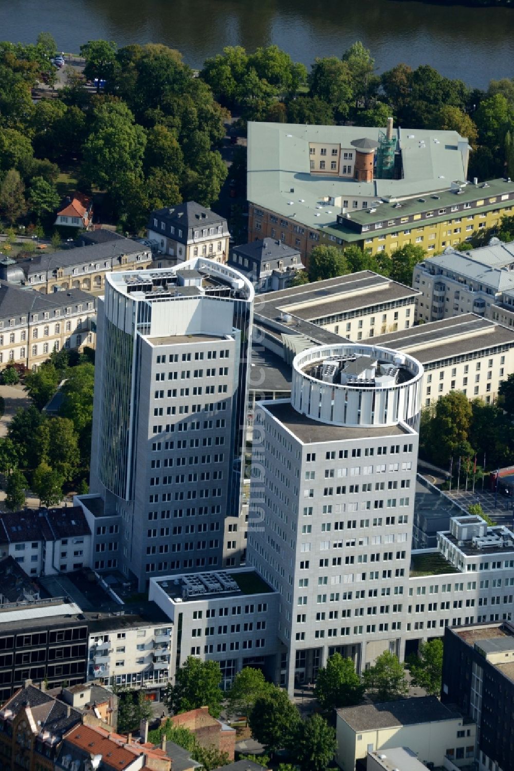 Offenbach am Main aus der Vogelperspektive: Bürogebäude des Geschäftshauses in Offenbach am Main im Bundesland Hessen