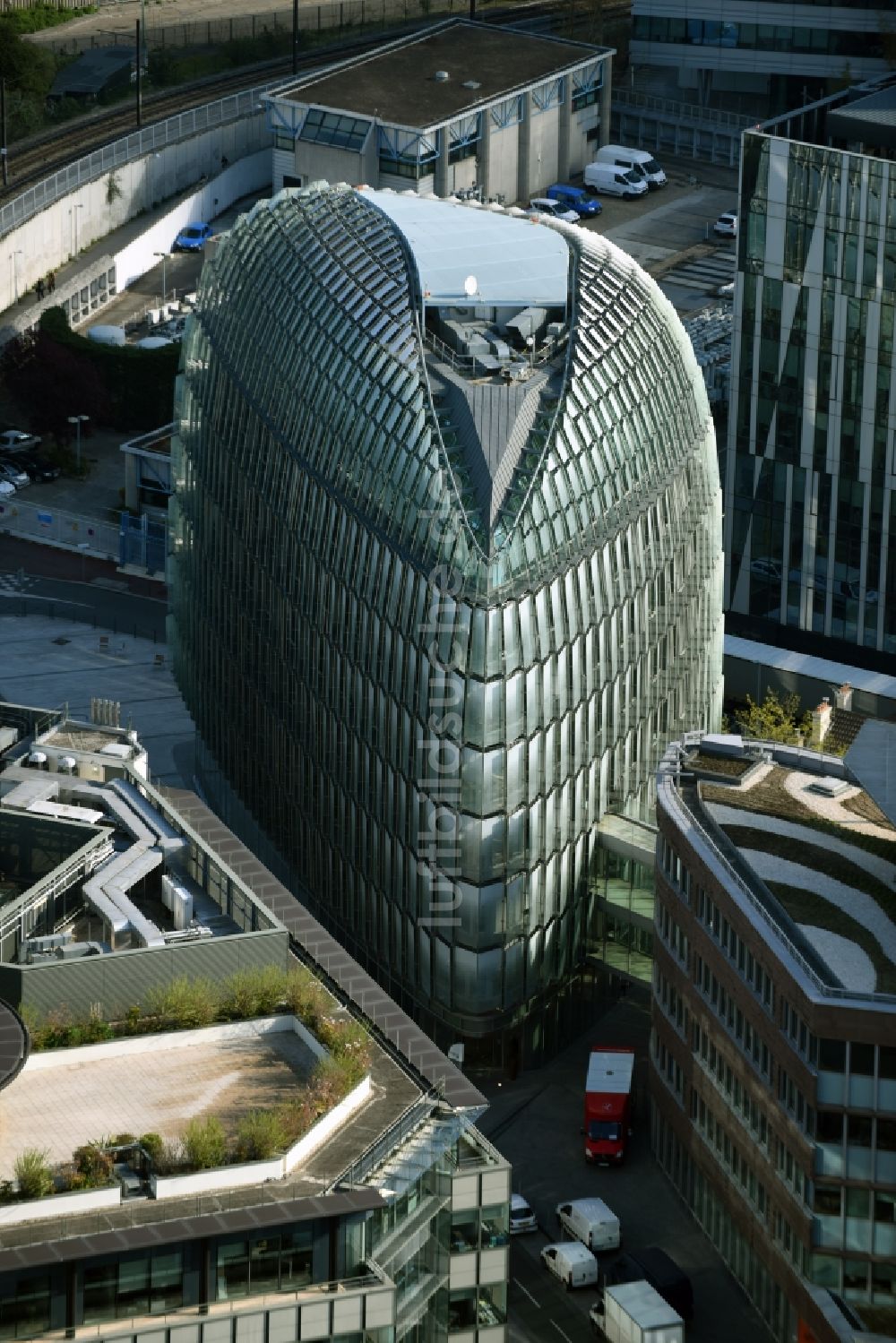 Luftaufnahme Paris Issy-les-Moulineaux - Bürogebäude des Geschäftshauses in Paris Issy-les-Moulineaux in Ile-de-France, Frankreich