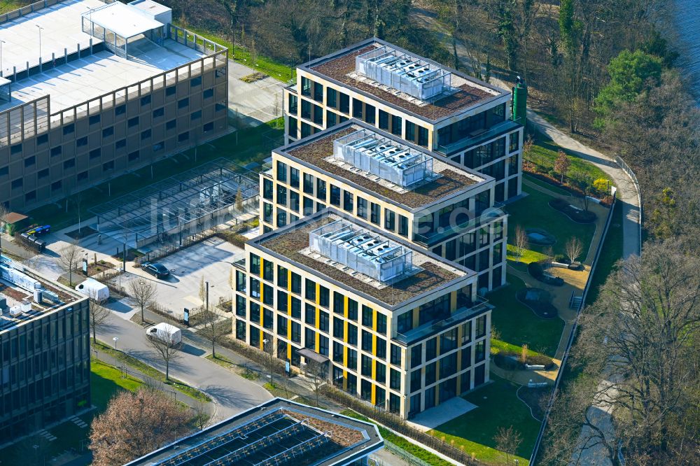 Potsdam von oben - Bürogebäude des Geschäftshauses in Potsdam im Bundesland Brandenburg, Deutschland