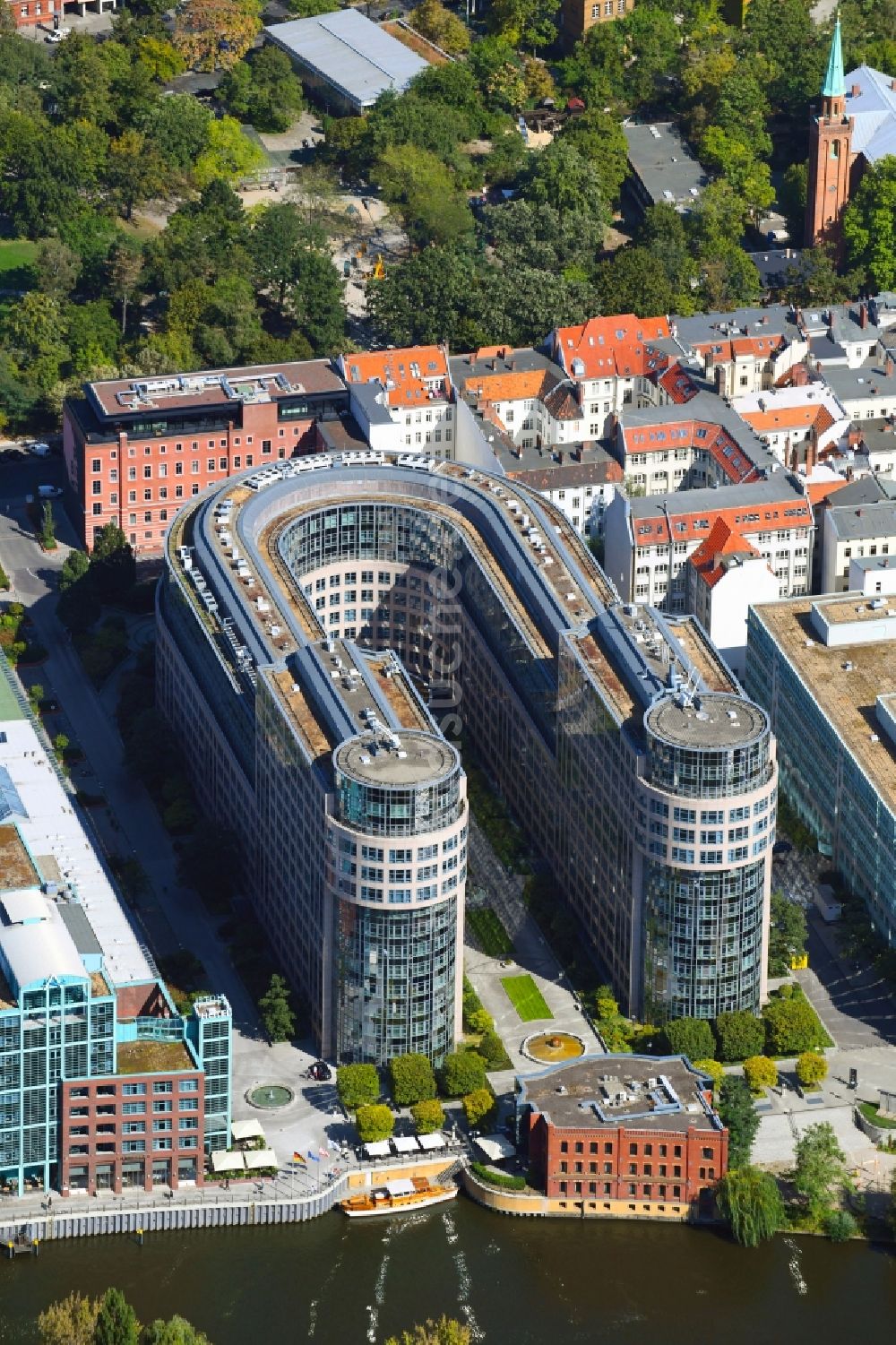 Luftaufnahme Berlin - Bürogebäude des Geschäftshauses Spreebogen in Alt-Moabit im Ortsteil Moabit in Berlin, Deutschland