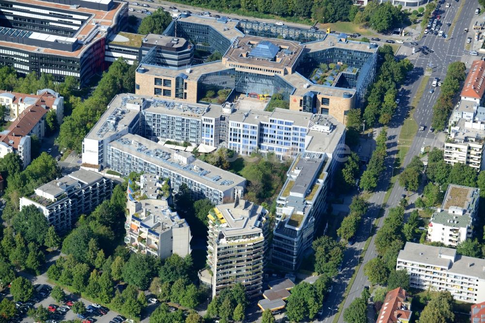 München von oben - Bürogebäude des Geschäftshauses der Stadtsparkasse München an der Schenkendorferstraße in München im Bundesland Bayern