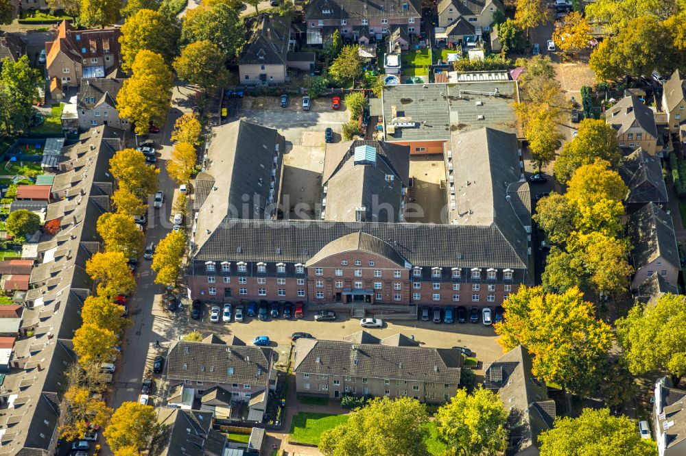 Dinslaken von oben - Bürogebäude des Geschäftshauses an der Stollenstraße in Dinslaken im Bundesland Nordrhein-Westfalen, Deutschland