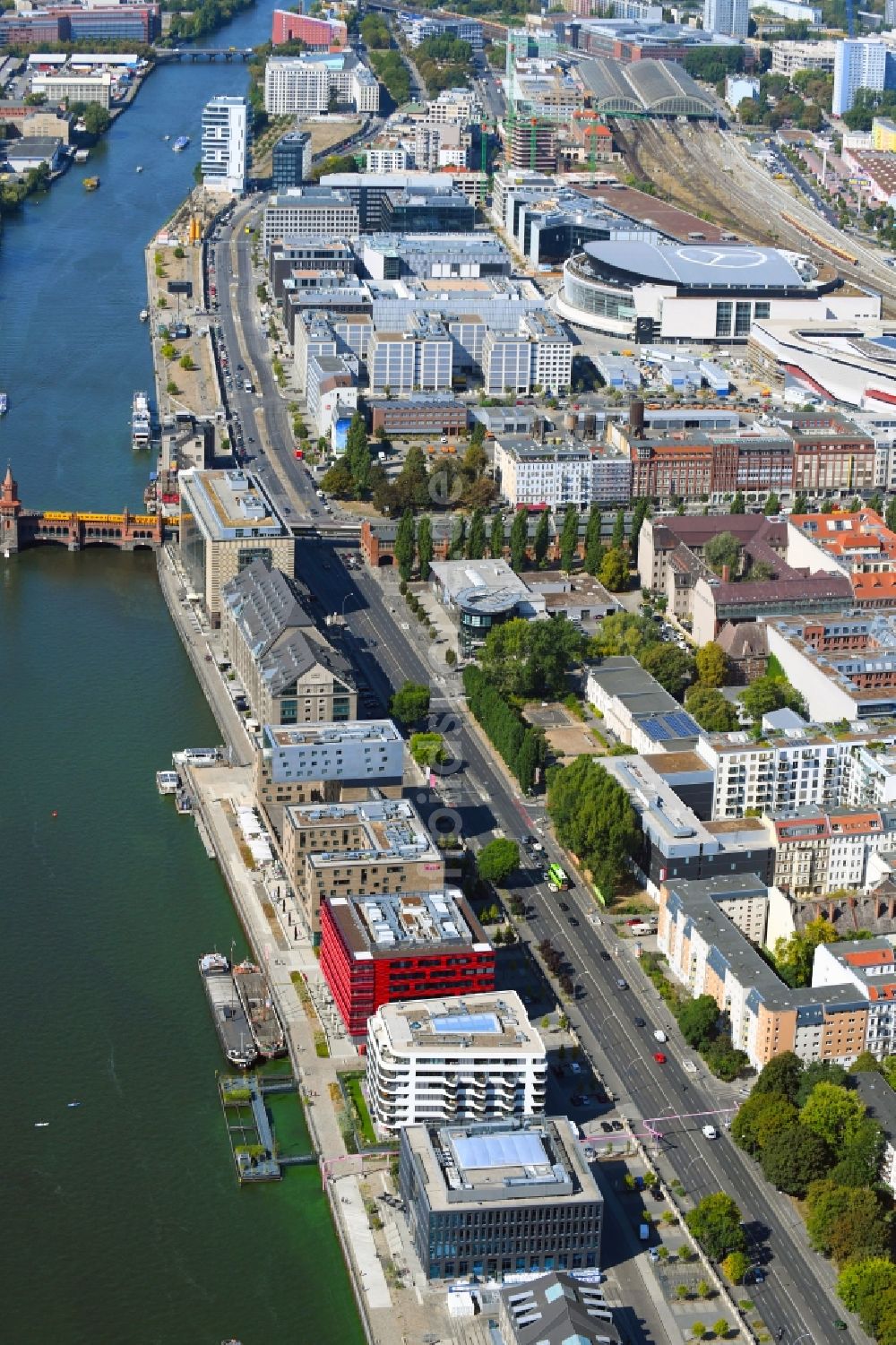 Luftbild Berlin - Bürogebäude des Geschäftshauses an der Stralauer Allee im Ortsteil Friedrichshain in Berlin, Deutschland