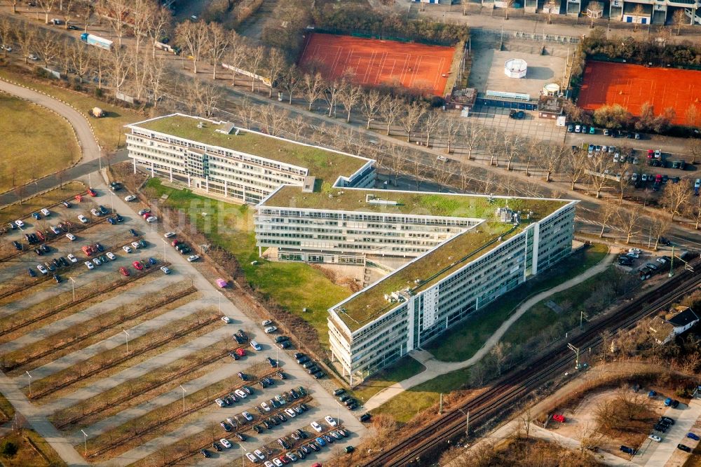 Mannheim aus der Vogelperspektive: Bürogebäude des Geschäftshauses an der Theodor-Heuss-Anlage in Mannheim im Bundesland Baden-Württemberg, Deutschland