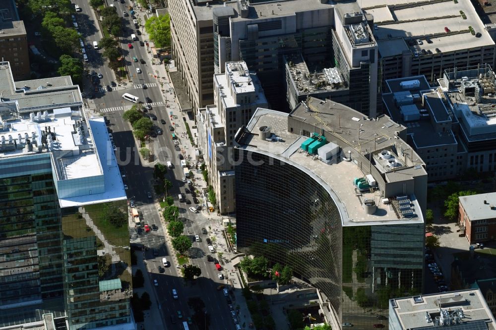 Luftbild Toronto - Bürogebäude des Geschäftshauses an der University Ave in Toronto in Ontario, Kanada