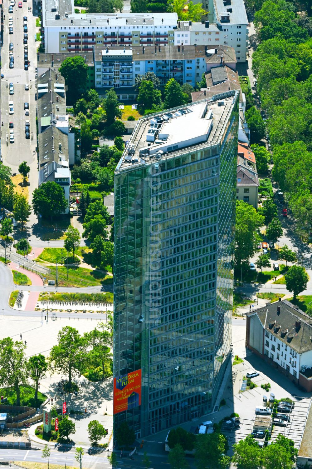 Mannheim von oben - Bürogebäude des Geschäftshauses Victoria Turm im Ortsteil Lindenhof in Mannheim im Bundesland Baden-Württemberg, Deutschland